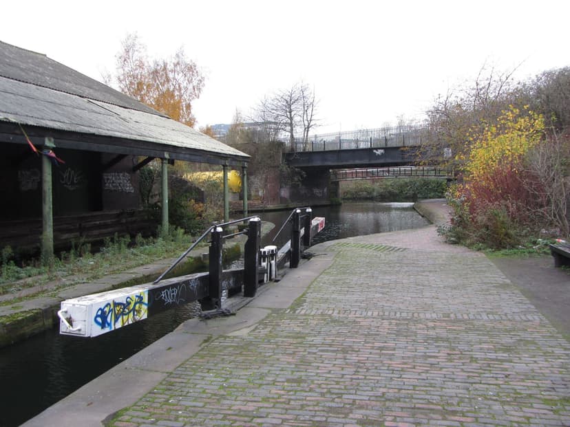 A short canal lock with balance beams at a junction of two canals.