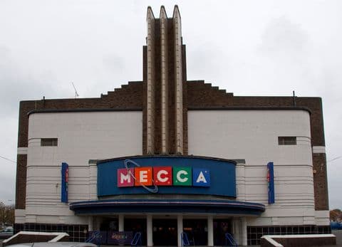 The Odeon’s three-fin tower and curved returns. Photograph: Tony Hisgett, 2010 (CC BY 2.0)