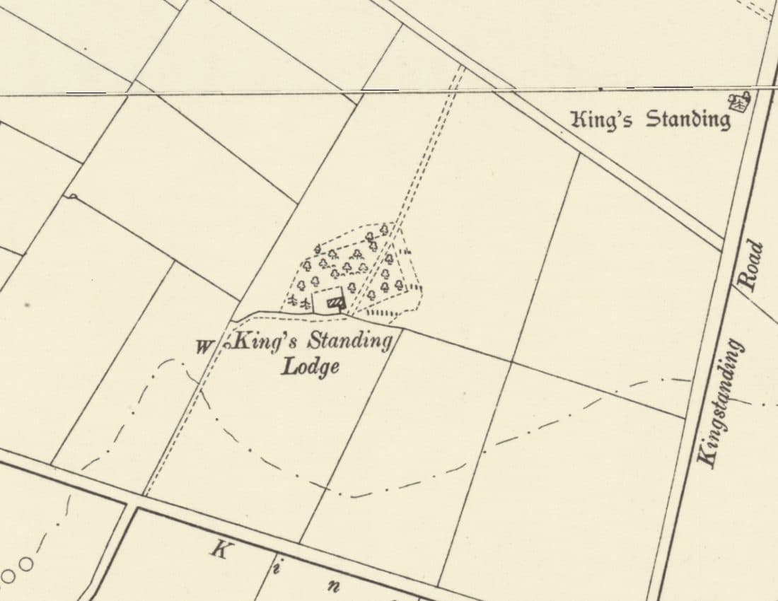 Ordnance Survey map of 1901 showing King’s Standing Lodge as a small building at the edge of a tree plantation, with a well to the west and the King’s Standing mound to the north-east