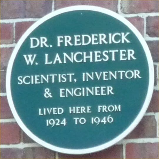 Round green plaque reading Dr Frederick W. Lanchester, scientist, inventor and engineer, lived here from 1924 to 1946.