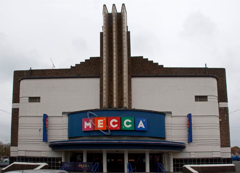 The Odeon’s three-fin tower and curved returns